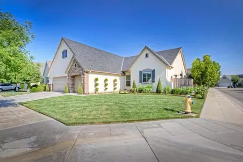 423 W Vermont Ave, Clovis, CA 93619 photo 1