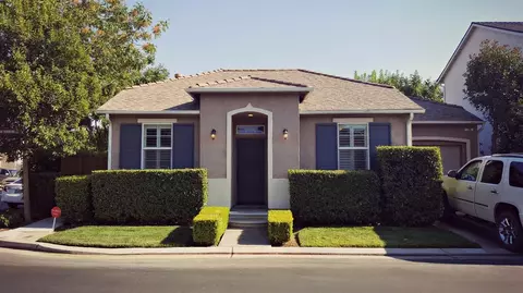 704 W Riviera Ln, Clovis, CA 93619 photo 1
