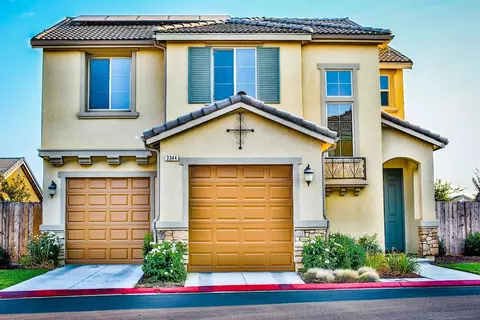 3344 Crevasse Ln, Clovis, CA 93619 photo 1