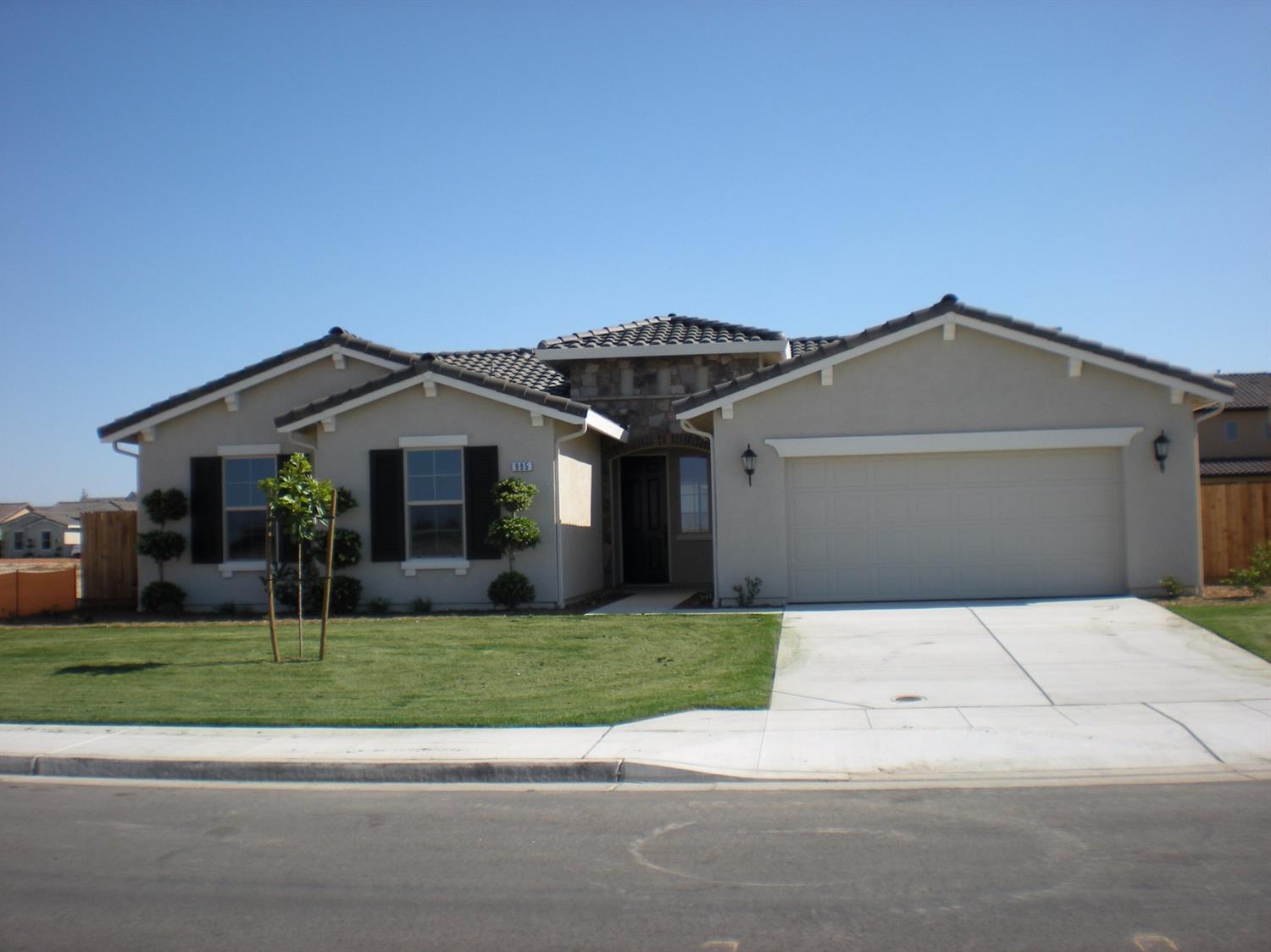 966 E Skylar Ave, Fowler, CA 93625 photo 1