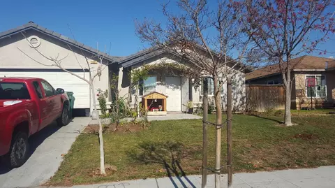 1611 Lacreta Ave, Madera, CA 93638 photo 1