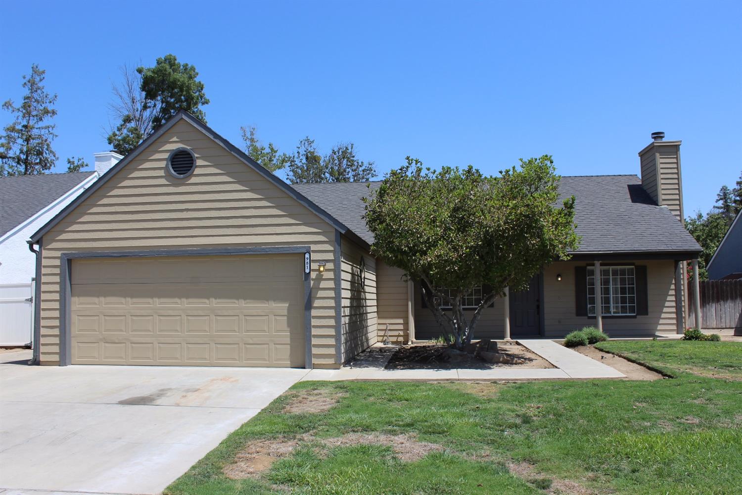981 N Adler Ave, Clovis, CA 93611 photo 1
