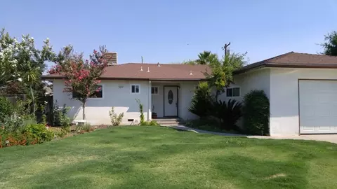 627 W San Jose Ave, Clovis, CA 93612 photo 1