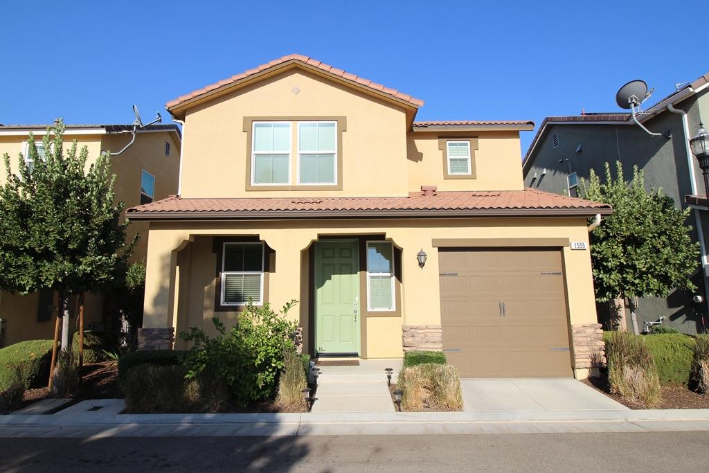 1555 N Strada Way, Clovis, CA 93619 photo 1