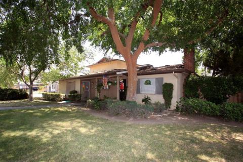 1069 Cherry Ln, Clovis, CA 93612 photo 1
