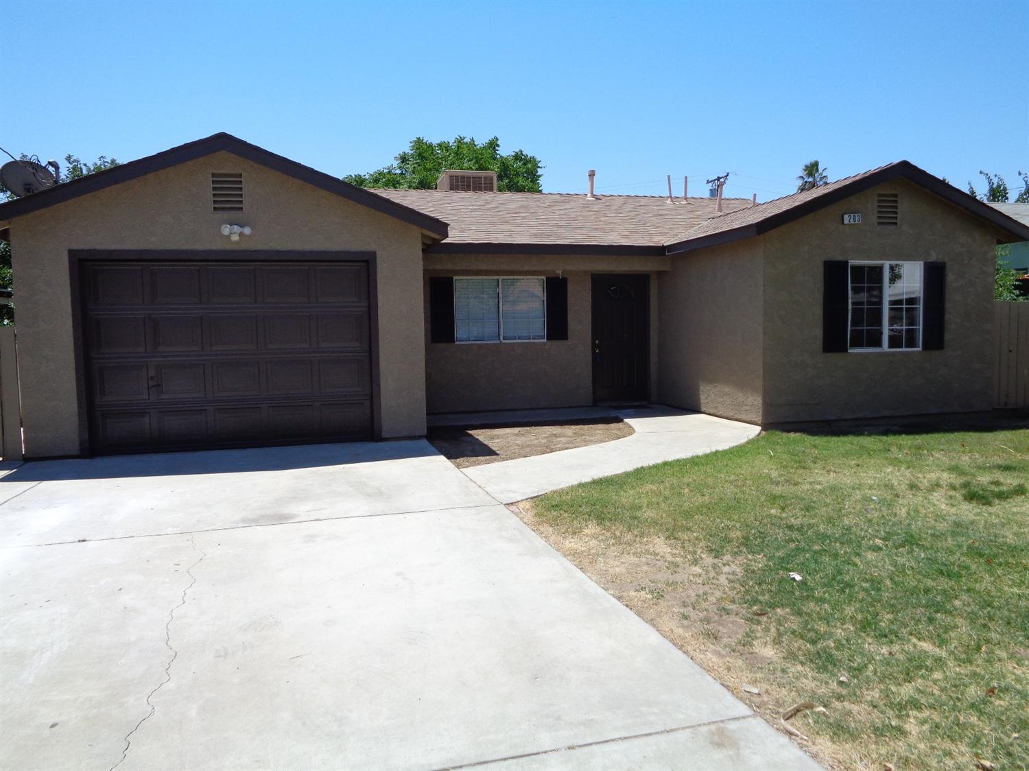 203 E 2nd St, Hanford, CA 93230 photo 1