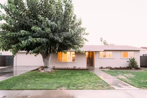 381 S 4th St, Kerman, CA 93630 photo 1