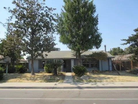 477 S 1st St, Kerman, CA 93630 photo 1