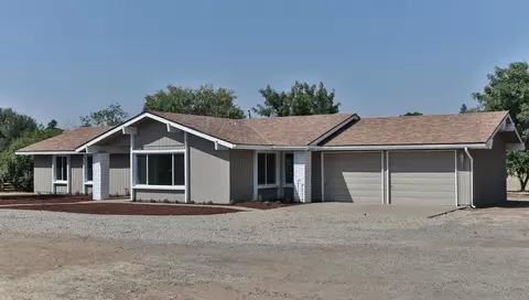 8737 N Madsen Ave, Clovis, CA 93619 photo 1