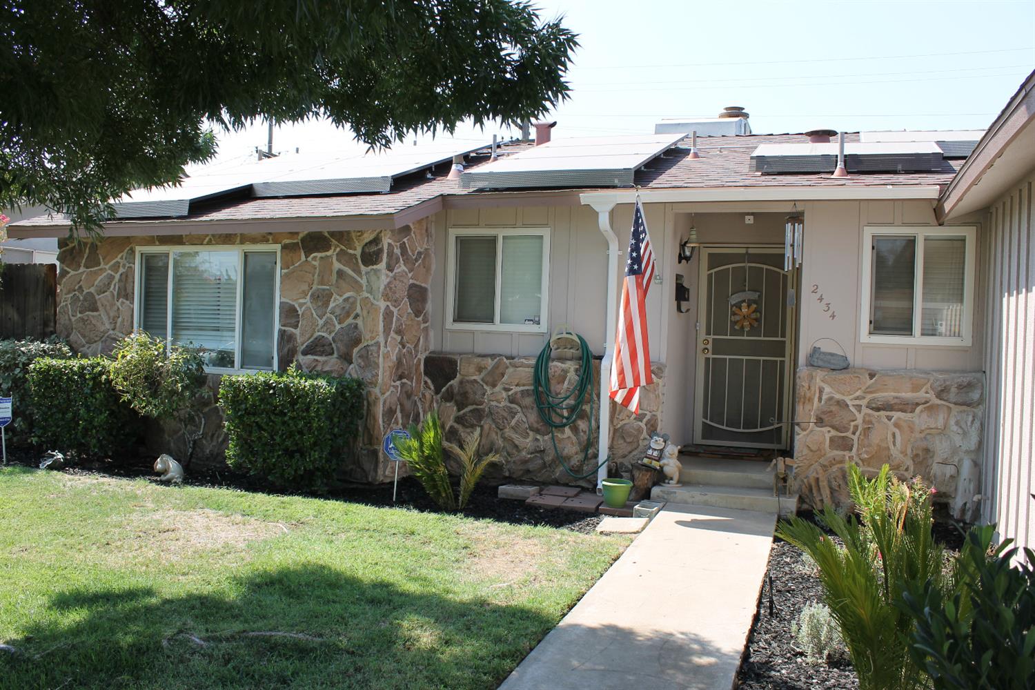 2434 Woodworth Ave, Clovis, CA 93612 photo 1