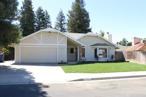 2444 Beverly Ave, Clovis, CA 93611 photo 1