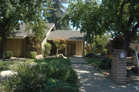 81 Phillip Ave, Clovis, CA 93612 photo 1