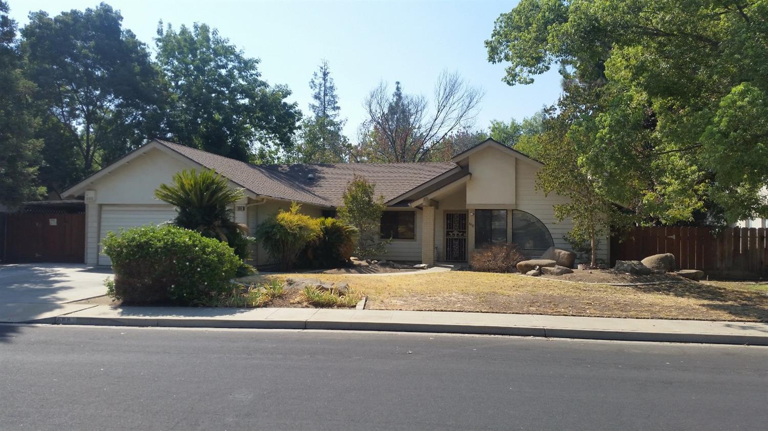 668 W Polson Ave, Clovis, CA 93612 photo 1