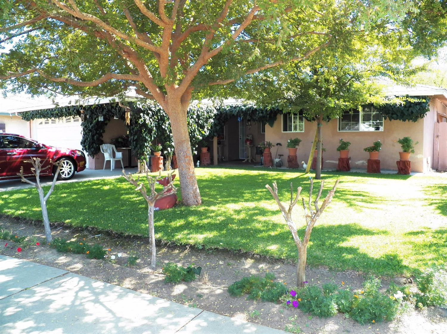 835 12th St, Sanger, CA 93657 photo 1