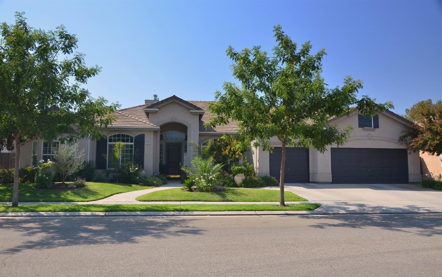 136 Richmond Ave, Clovis, CA 93619 photo 1