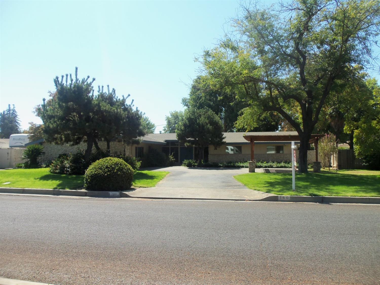 140 N Park Dr, Madera, CA 93637 photo 1