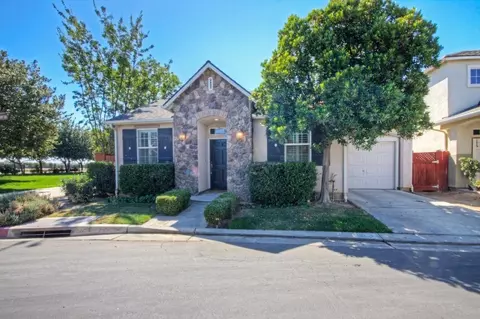 700 W Brittany Ln, Clovis, CA 93619 photo 1