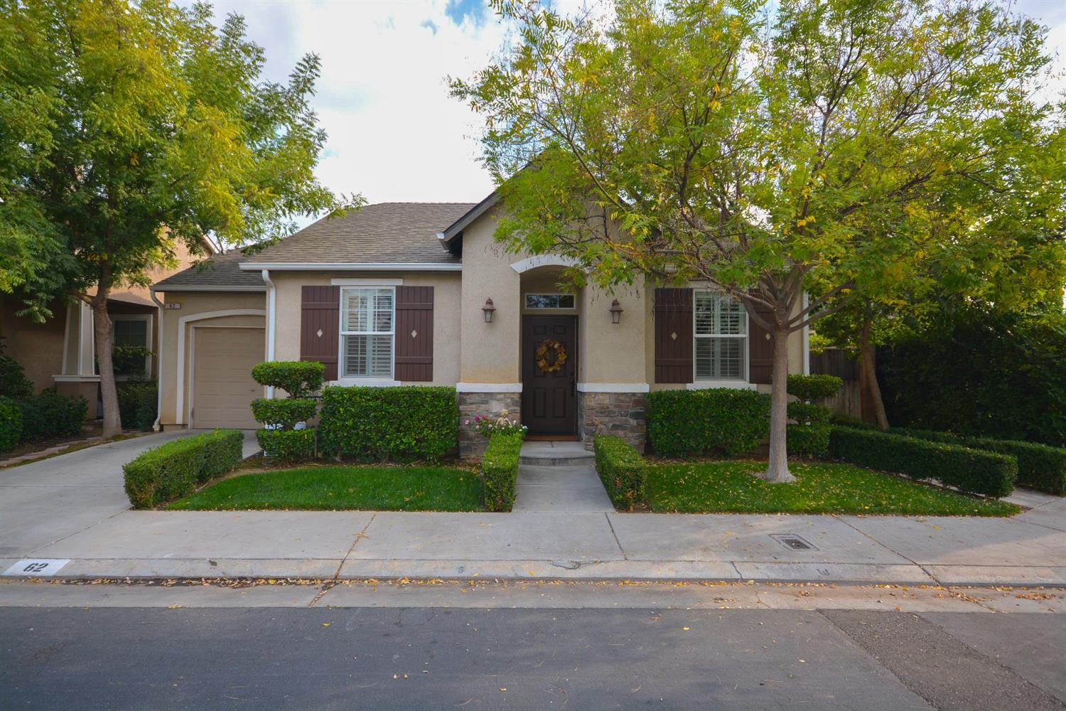 62 W Barcelona Ln, Clovis, CA 93619 photo 1