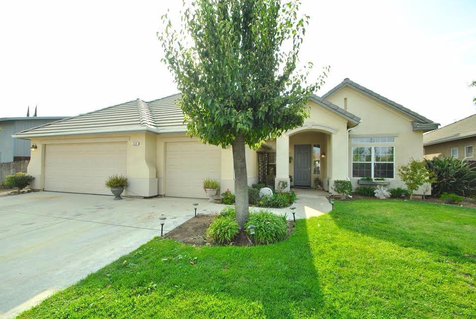 558 Carson Ave, Clovis, CA 93611 photo 1