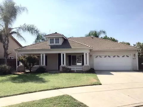 925 W James Ct, Visalia, CA 93277 photo 1