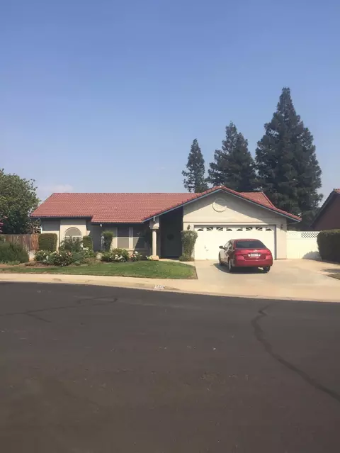 751 Whittier Ave, Clovis, CA 93611 photo 1