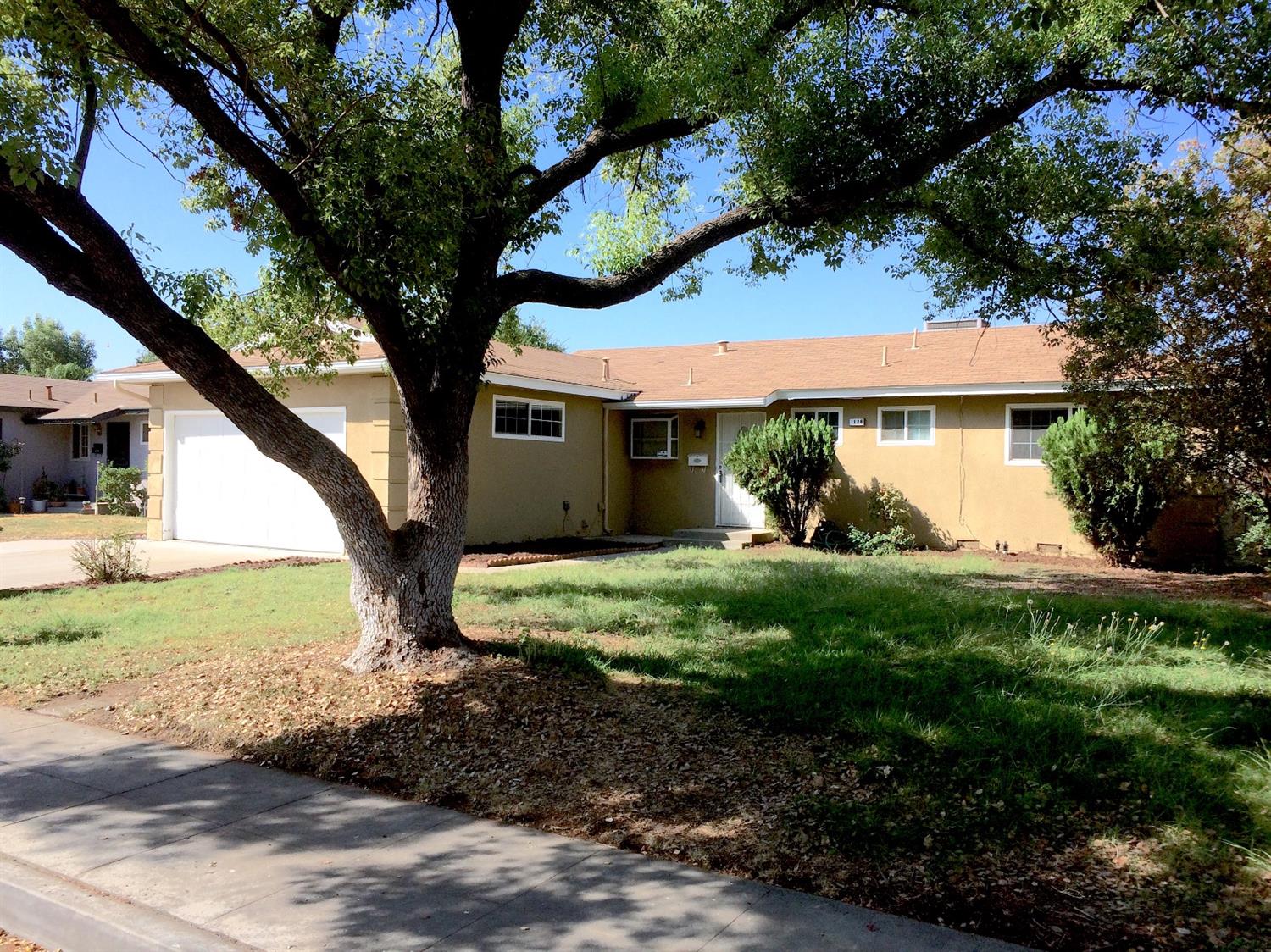 3126 Paula Dr, Clovis, CA 93612 photo 1