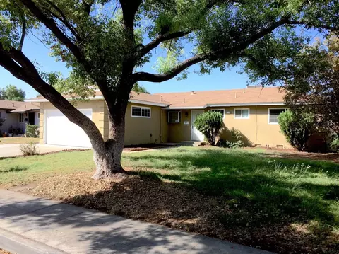 3126 Paula Dr, Clovis, CA 93612 photo 1