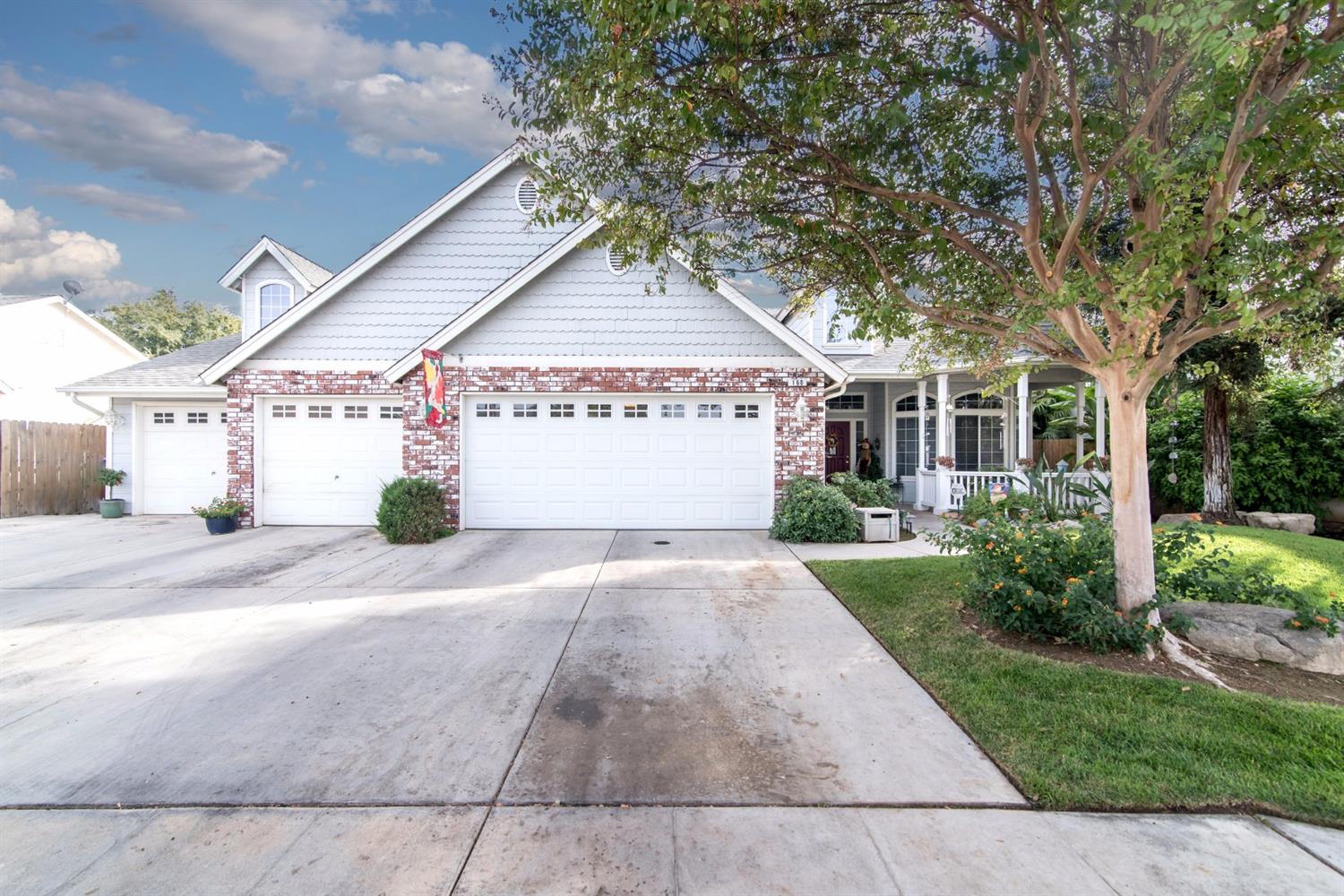 160 W Loyola Ave, Clovis, CA 93619 photo 1