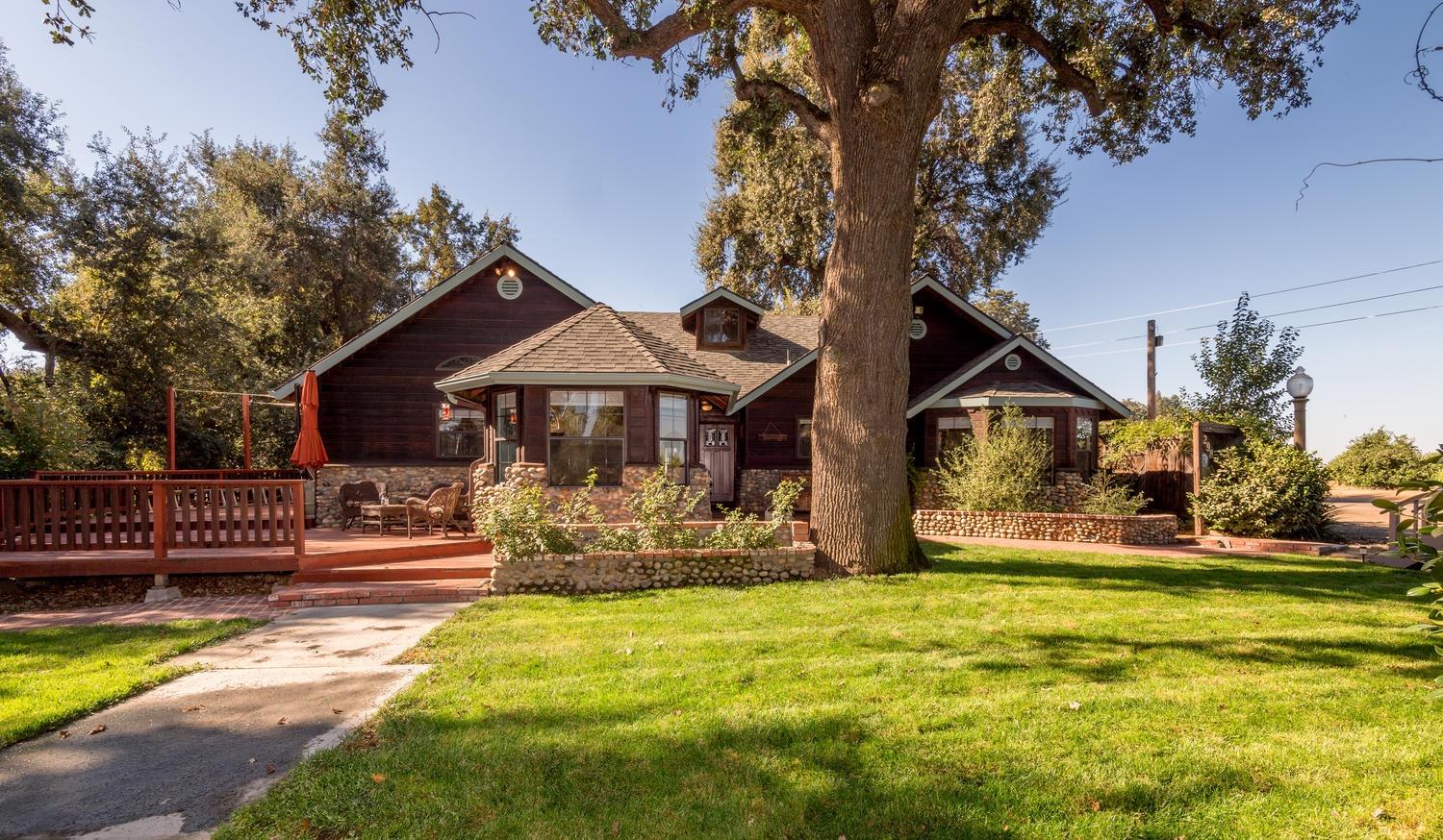 298 S Rainbow Ave, Sanger, CA 93657 photo 1
