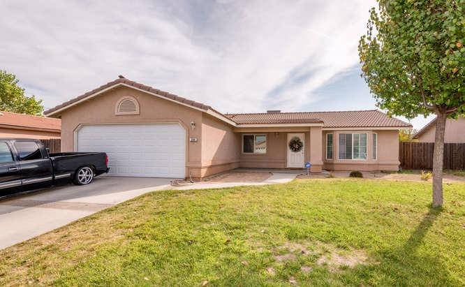 264 S Joseph Ave, Kerman, CA 93630 photo 1