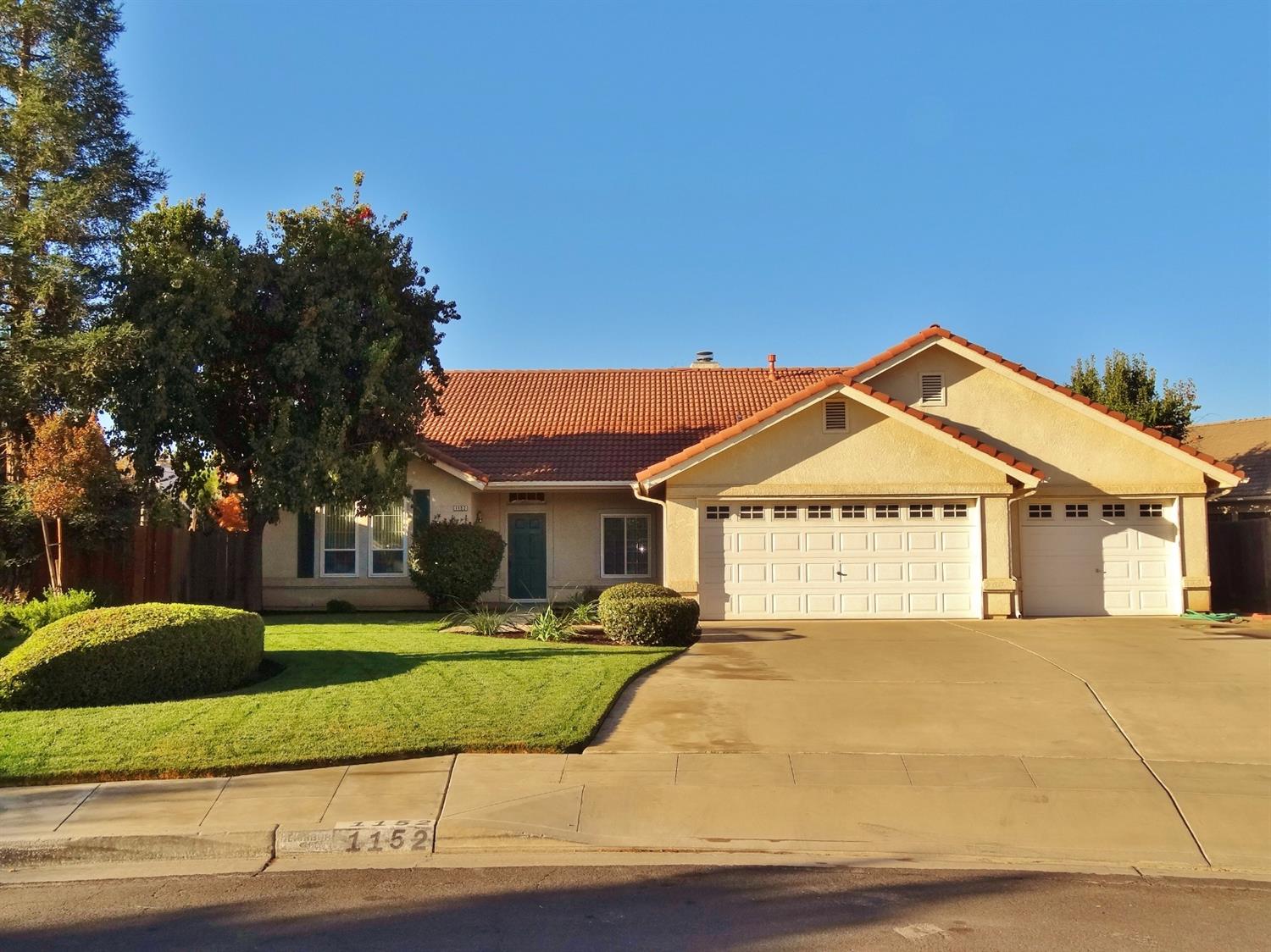 1152 N Terry Ave, Clovis, CA 93611 photo 1