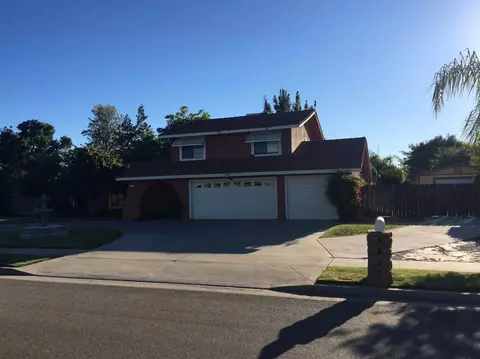 82 N Peach Ave, Clovis, CA 93612 photo 1