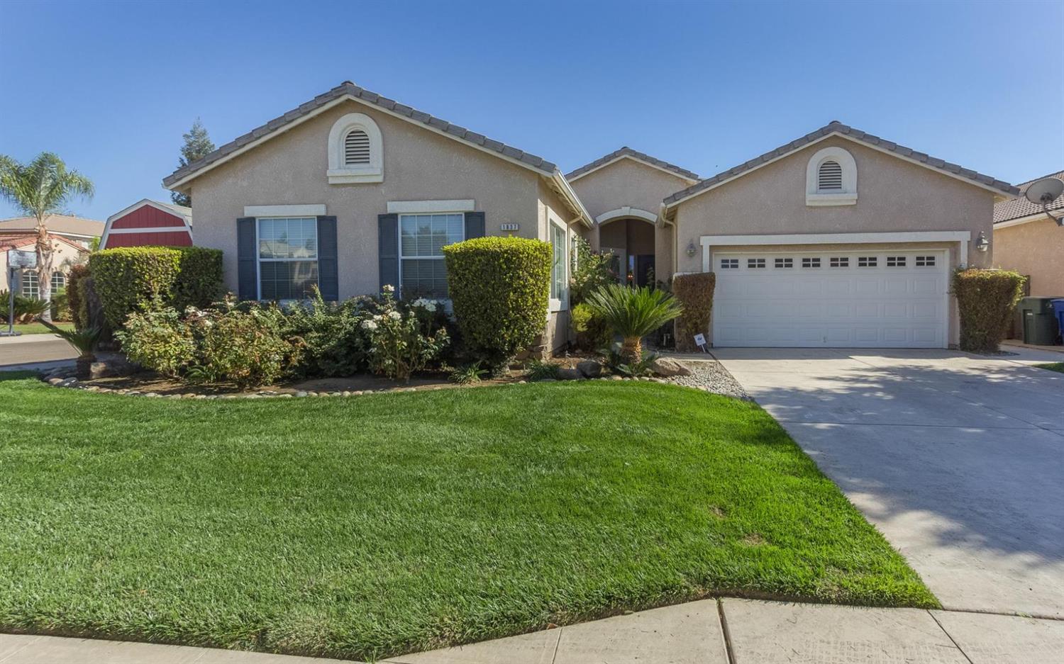 1837 N Joshua Ave, Clovis, CA 93619 photo 1