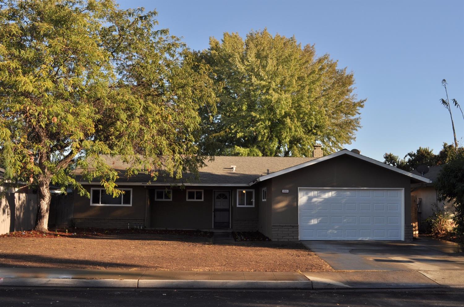 1315 Pierce Dr, Clovis, CA 93612 photo 1