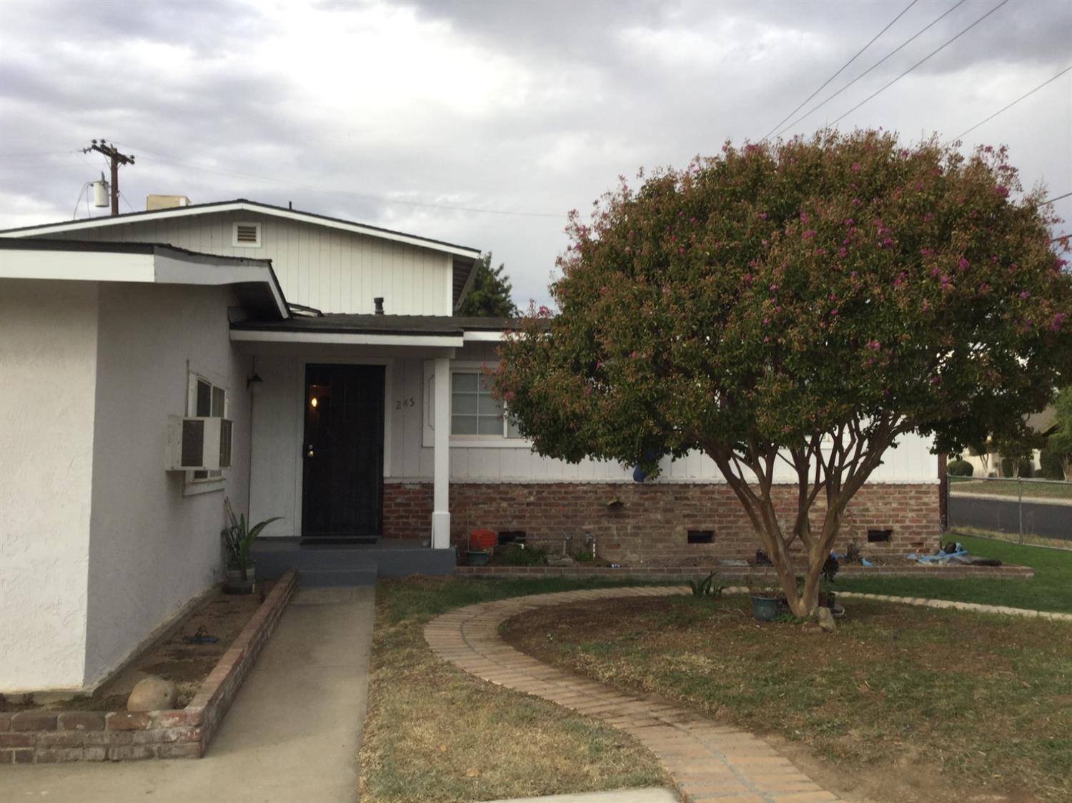 245 Beverly Dr, Clovis, CA 93612 photo 1