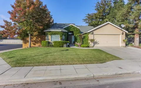 371 W Chennault Ave, Clovis, CA 93611 photo 1