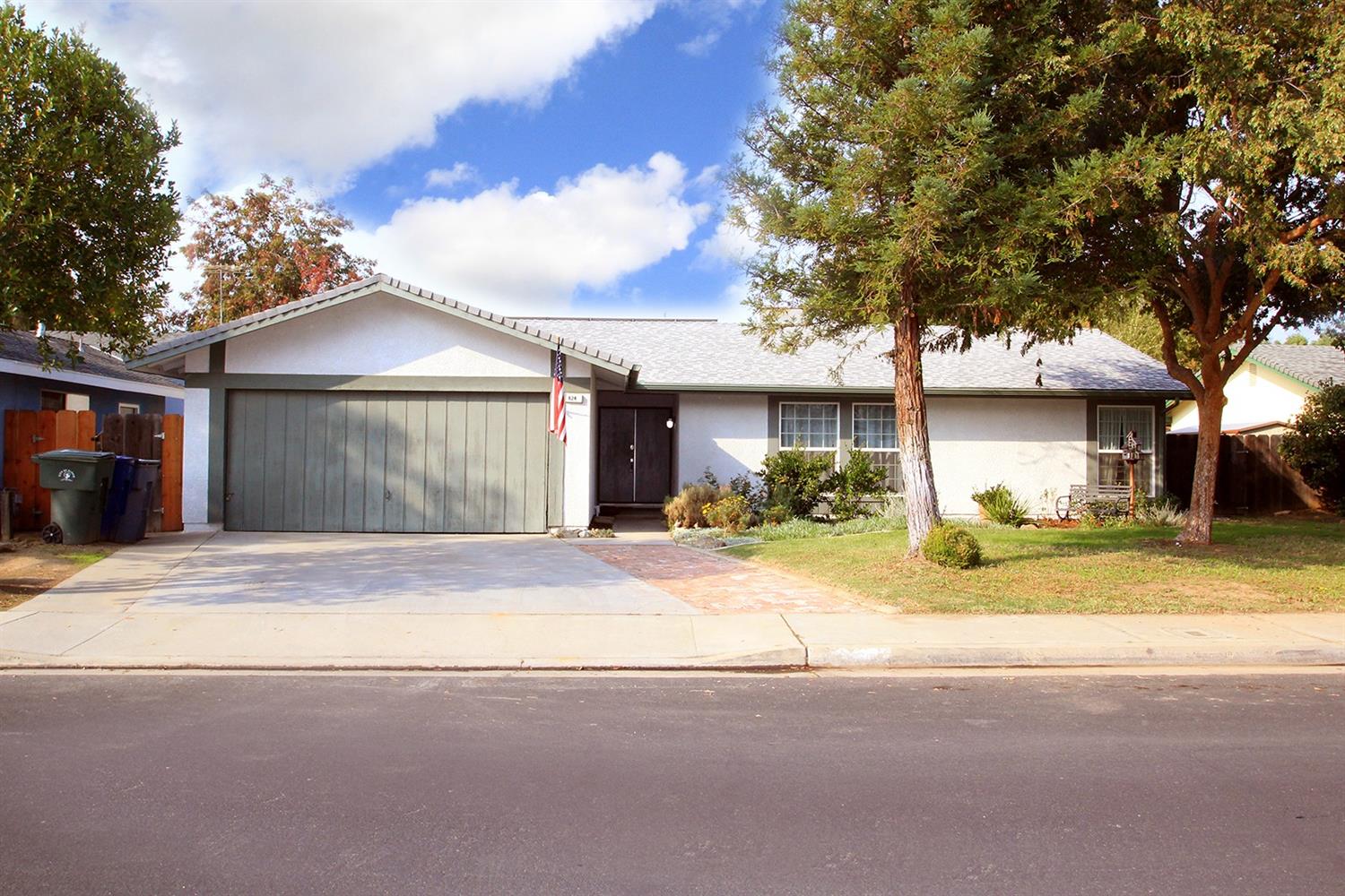 824 Stanford Ave, Clovis, CA 93611 photo 1
