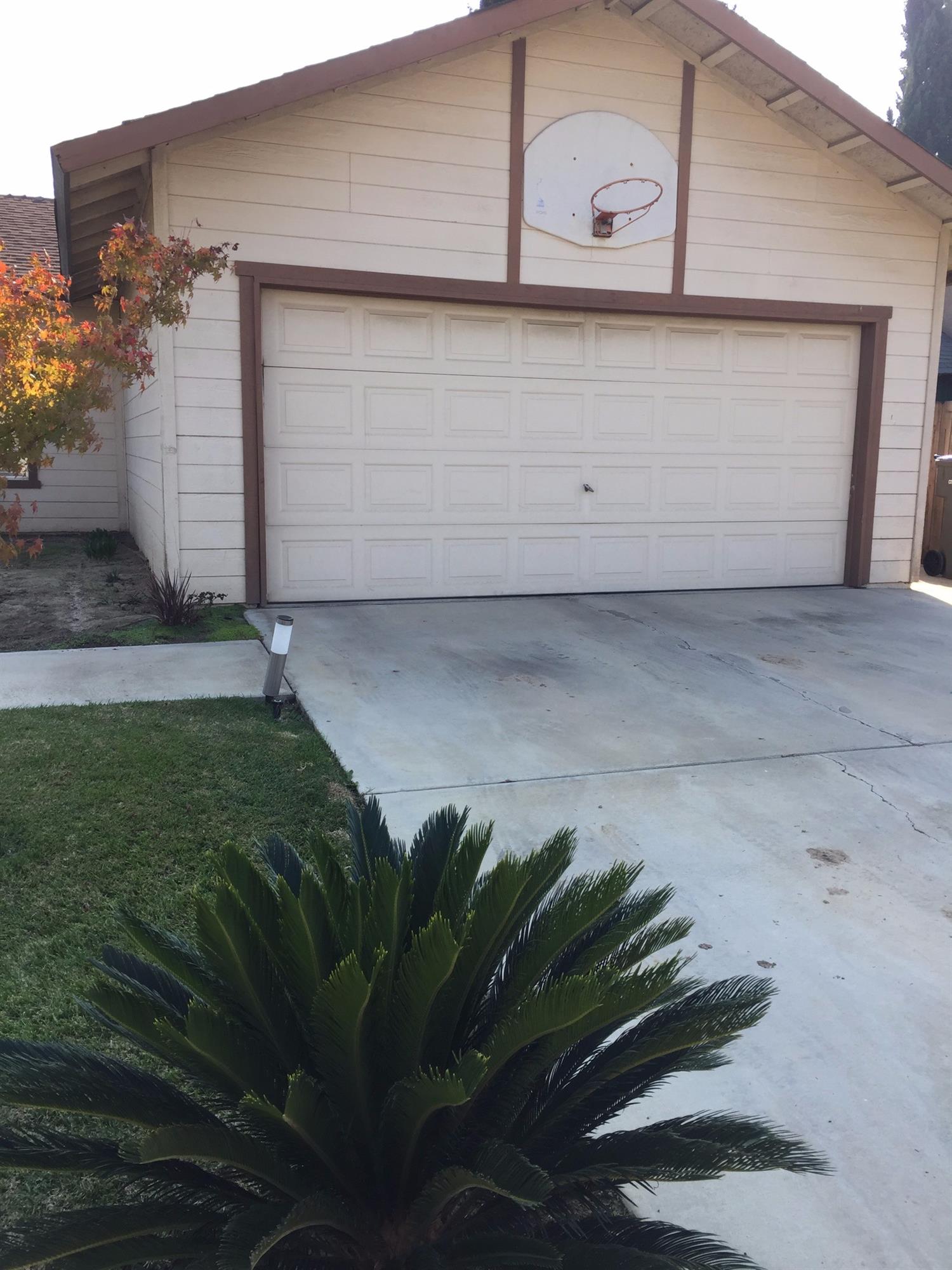 372 Carmel Dr, Kerman, CA 93630 photo 1