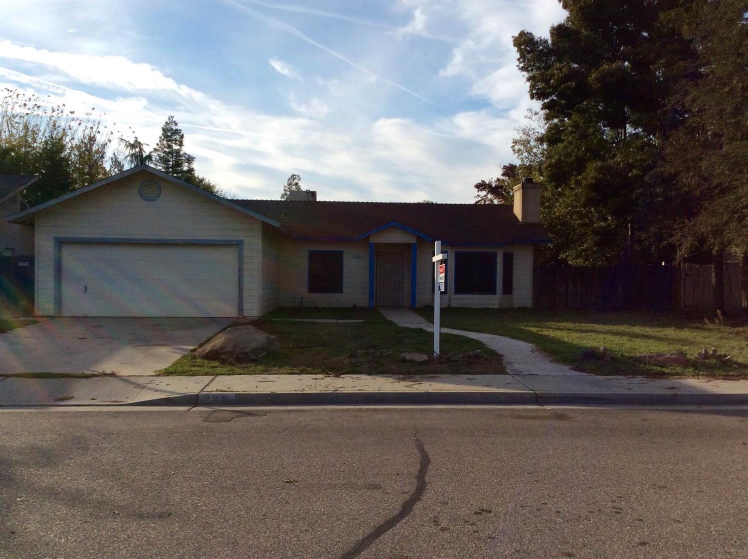 389 Carmel Dr, Kerman, CA 93630 photo 1