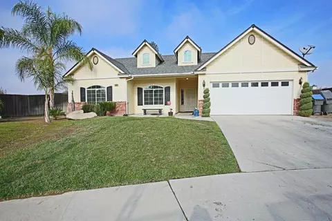 15906 W D St, Kerman, CA 93630 photo 1