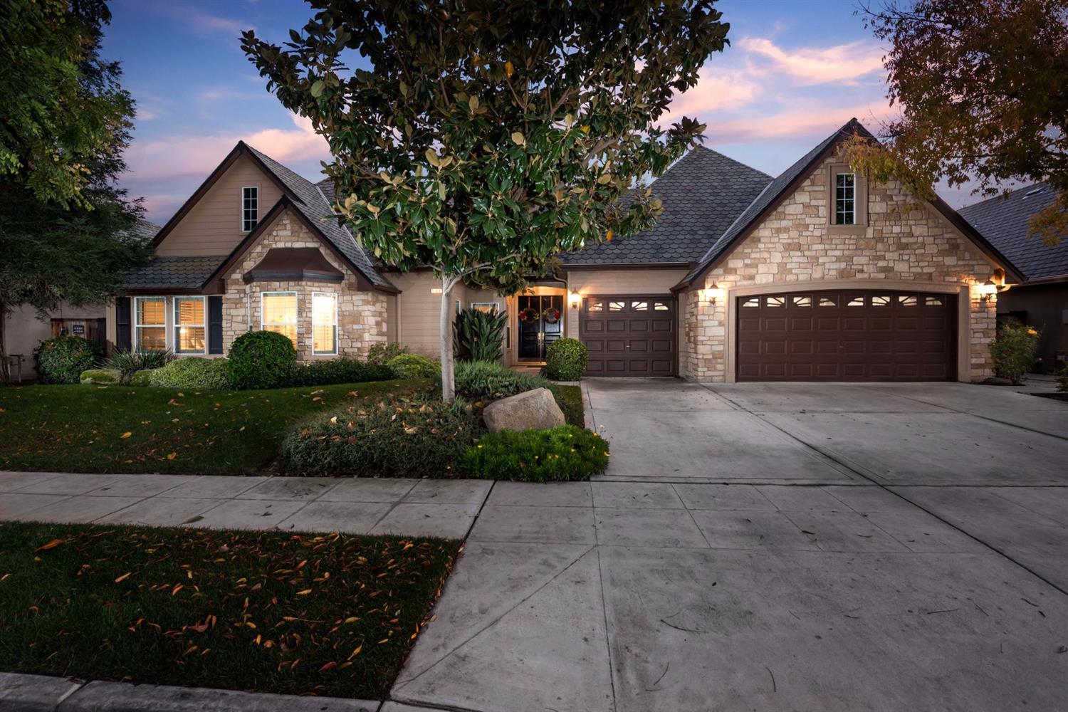 304 W Lester Ave, Clovis, CA 93619 photo 1