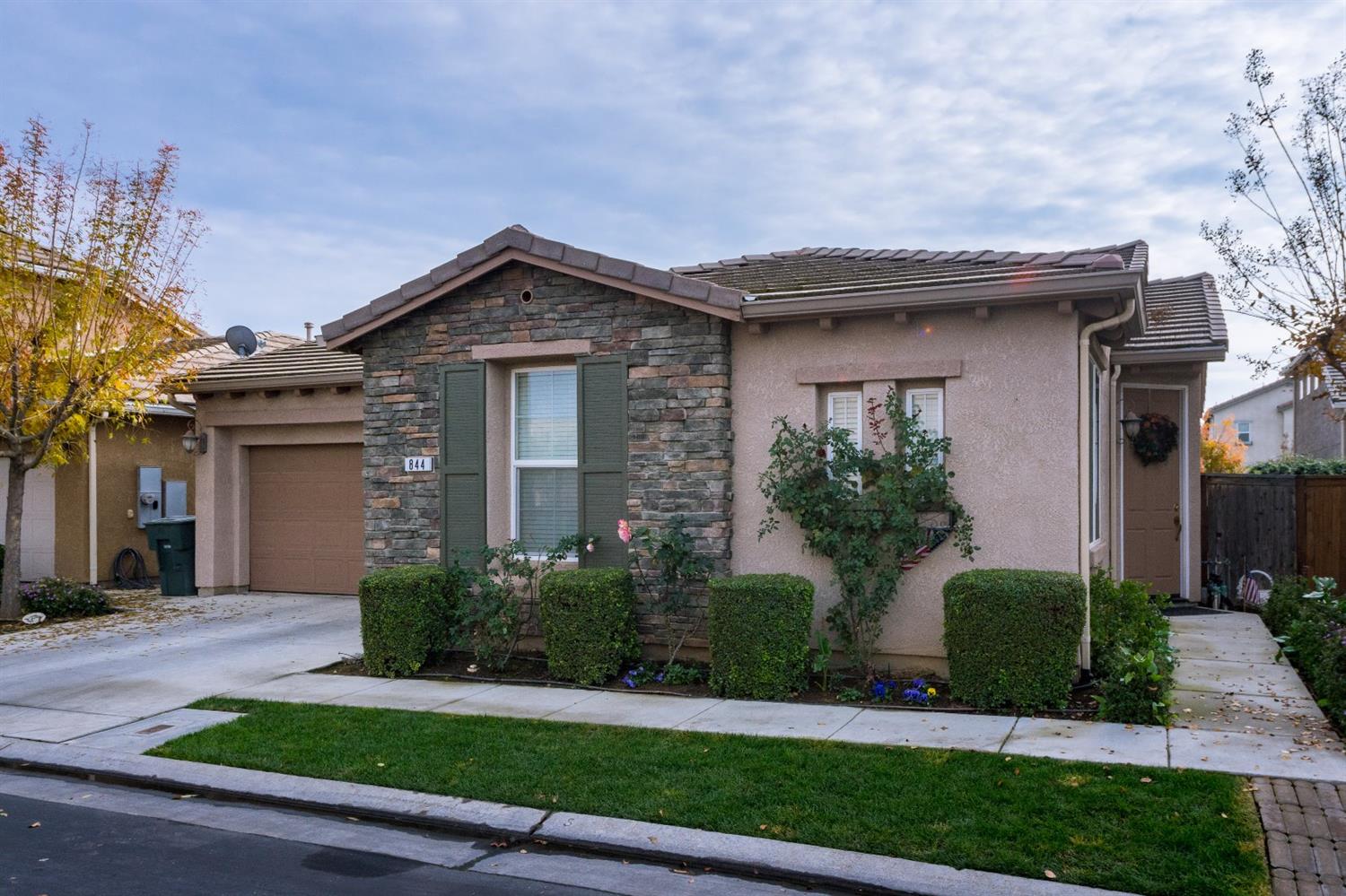 844 Old Prieur Ln, Clovis, CA 93619 photo 1