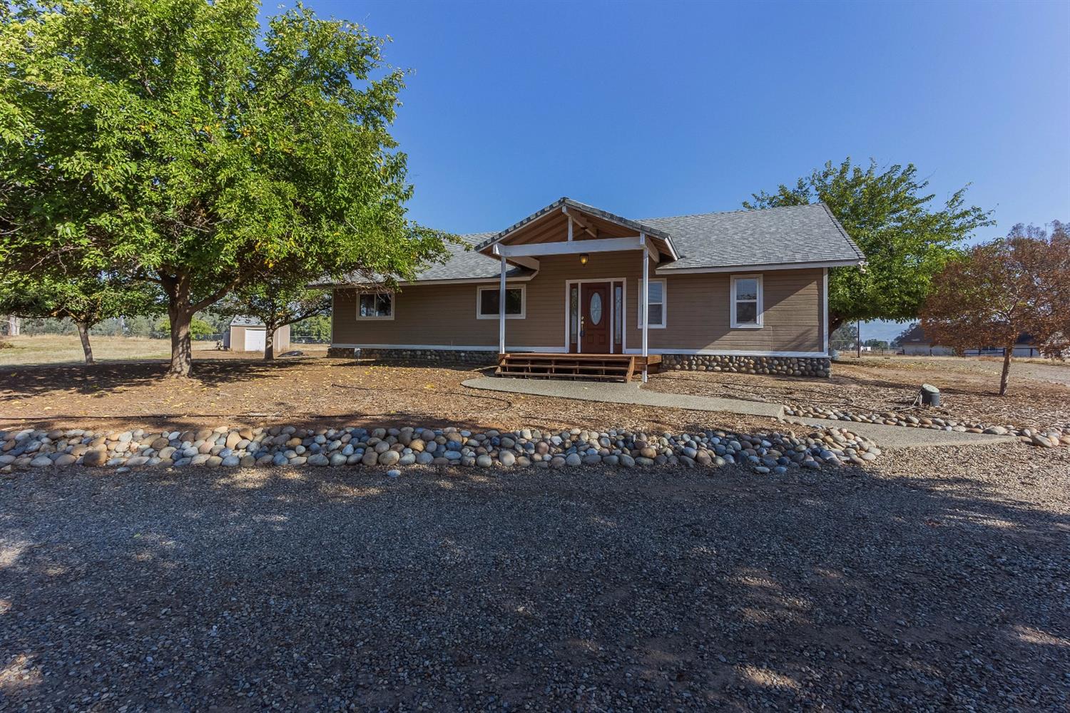 12090 E Sierra Ave, Clovis, CA 93619 photo 1
