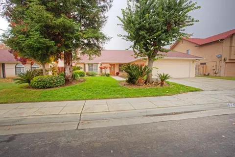 674 N Stanford Ave, Clovis, CA 93611 photo 1