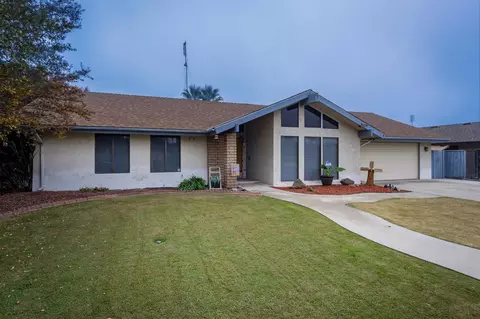 1156 E Millwood Dr, Dinuba, CA 93618 photo 1
