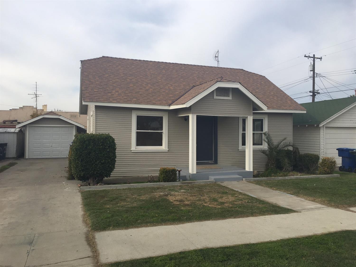 213 Hill St, Lemoore, CA 93245 photo 1