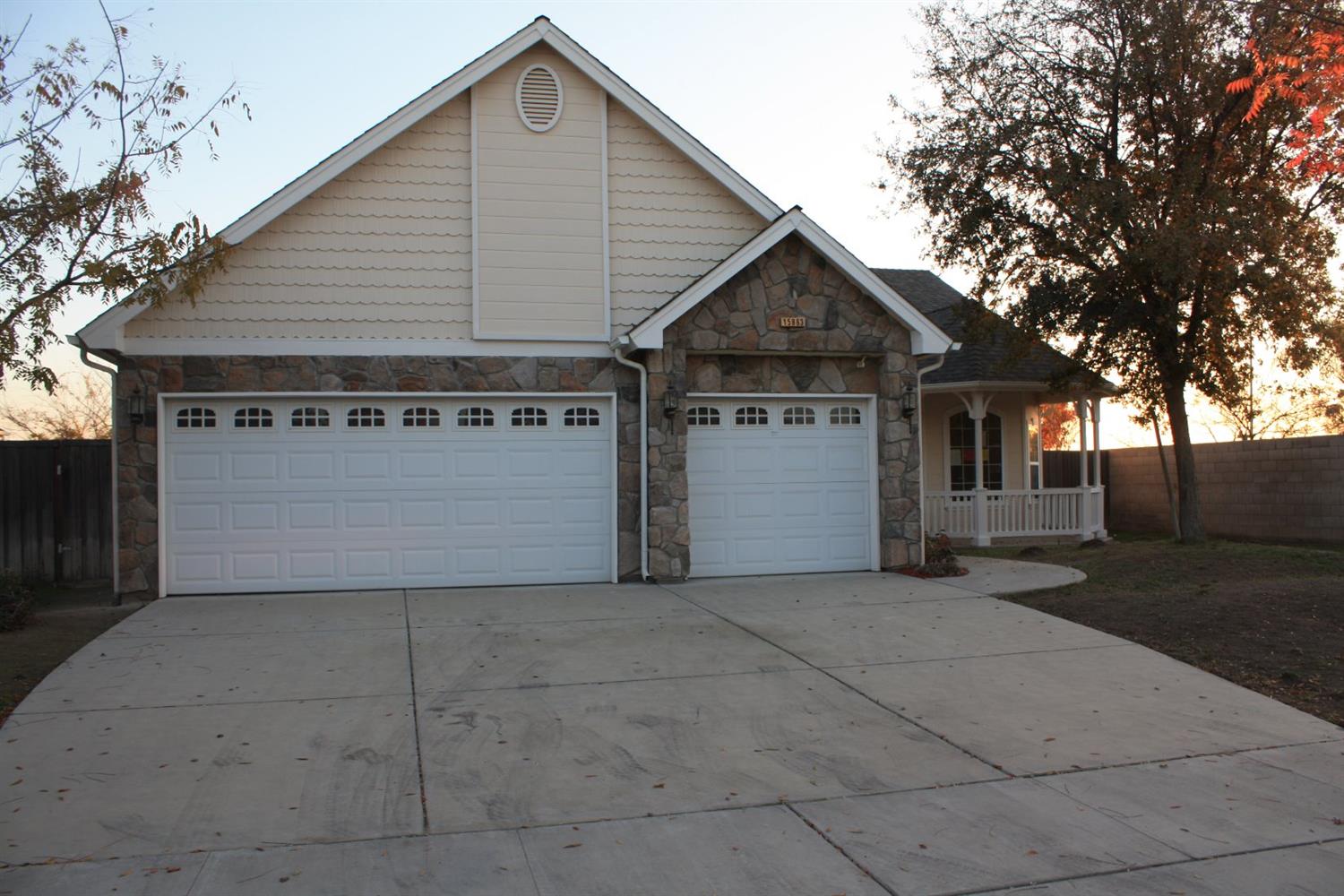 15863 W B St, Kerman, CA 93630 photo 1