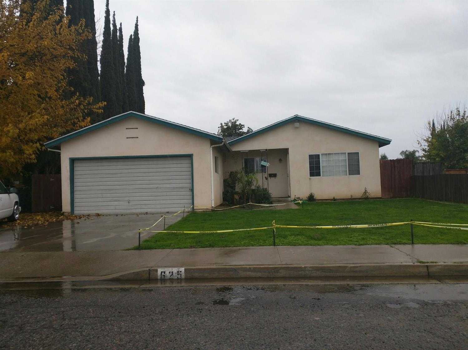 625 Forest Ln, Sanger, CA 93657 photo 1