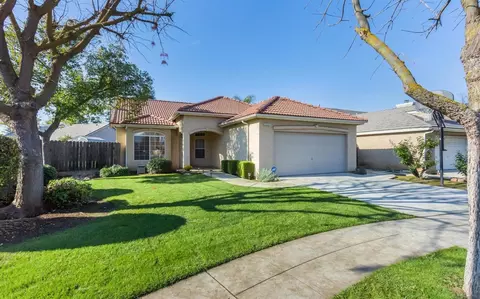 886 Park Ave, Clovis, CA 93611 photo 1