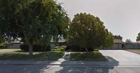 2105 E Cardella St, Firebaugh, CA 93622 photo 1
